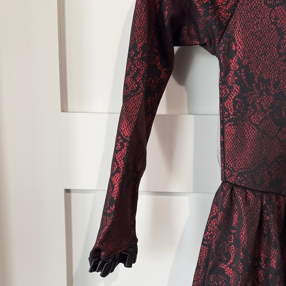 Kid’s Victorian Vampire Costume - Red and Black New - Picture 11 of 13